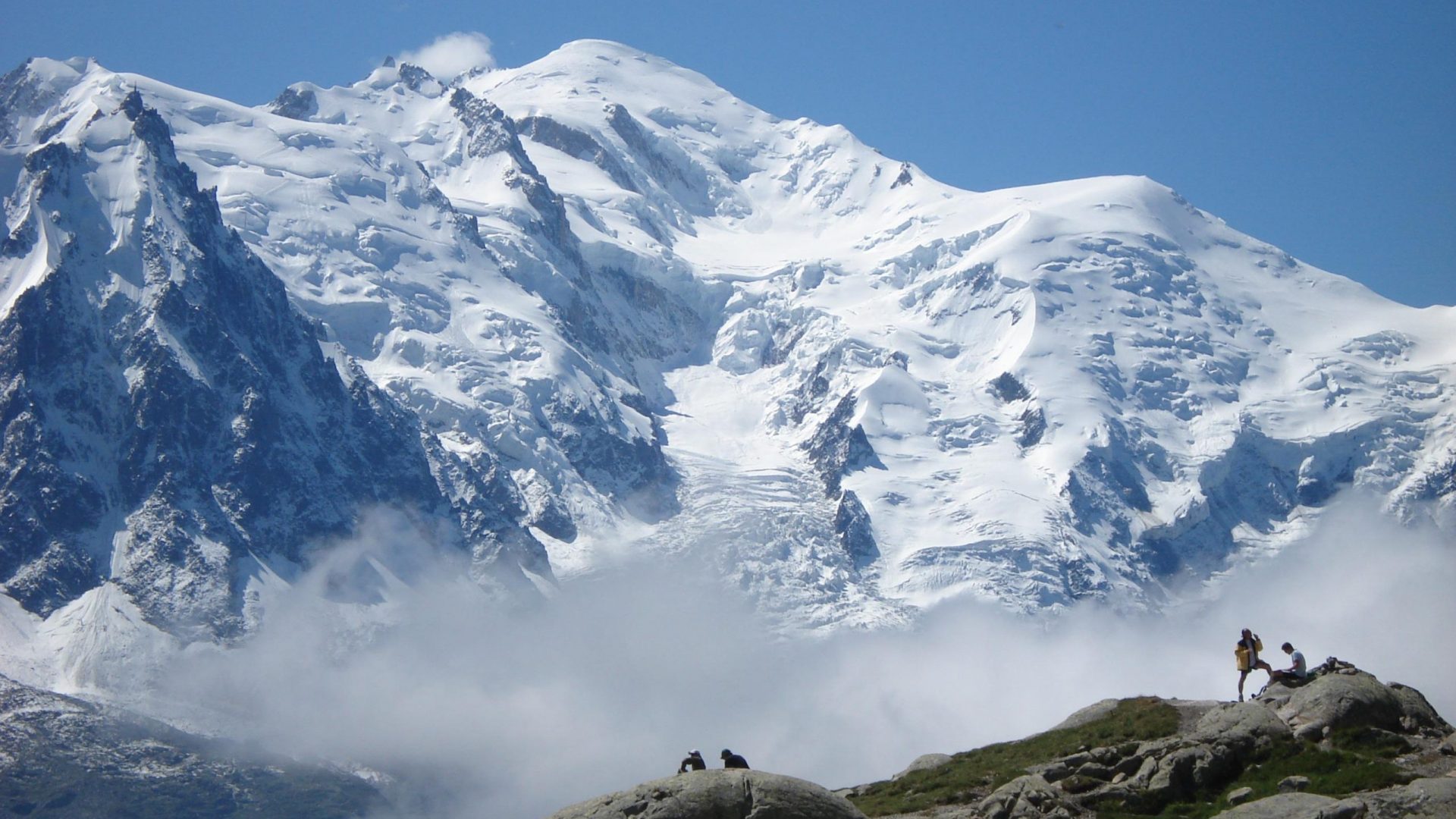 2 novembre 2022 – Réchauffement climatique : une immense crevasse ouverte au sommet du mont Blanc